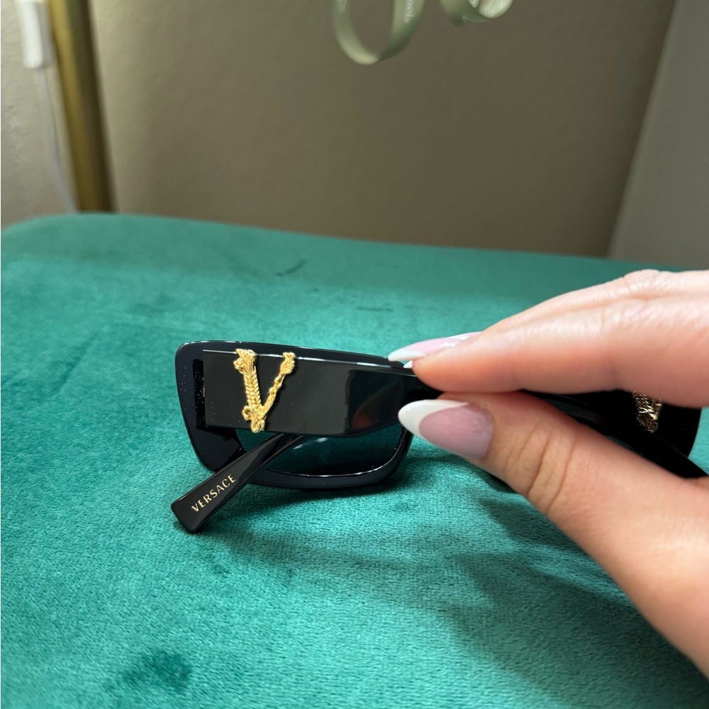 VERSACE SUNNIES 🖤 - Picture 3 of 6
